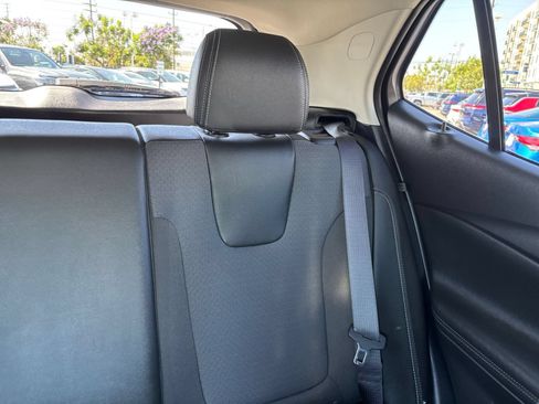 Used 2025 Buick Encore GX Preferred AWD/4WD image 38