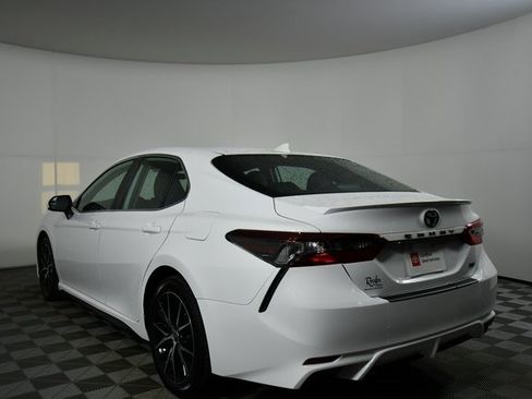 Used 2023 Toyota Camry SE image 13