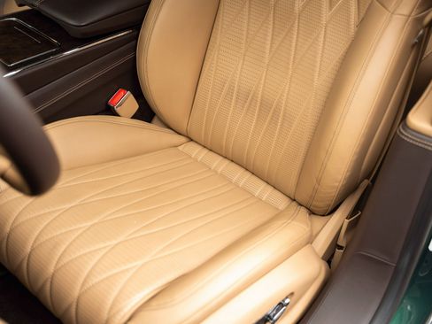 Used 2023 Bentley Flying Spur W12 image 24