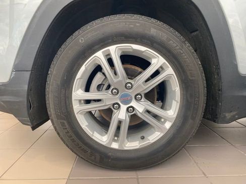 Used 2023 GMC Terrain SLE w/ LPO, Floor Liner Package image 23