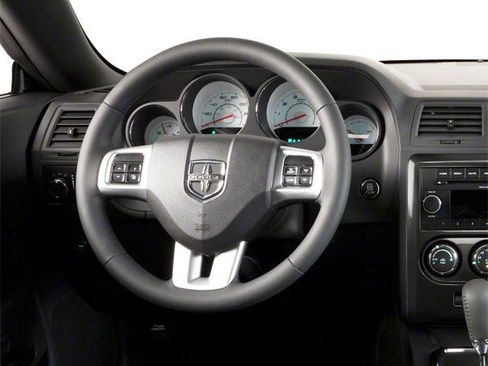 Used 2013 Dodge Challenger SXT RWD image 9