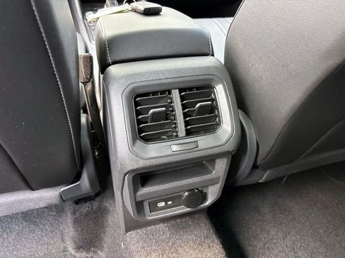 Used 2024 Volkswagen Tiguan SE R-Line image 32