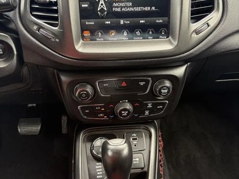Used 2018 Jeep Compass Trailhawk w/ Leather Interior Group AWD/4WD image 21