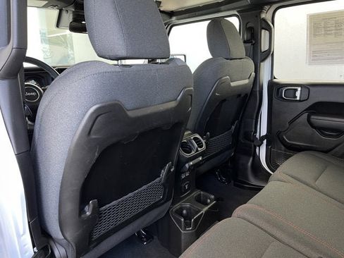 Used 2025 Jeep Wrangler Unlimited Rubicon AWD/4WD image 24