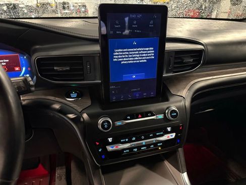 Used 2020 Ford Explorer Platinum w/ Premium Technology Package image 17
