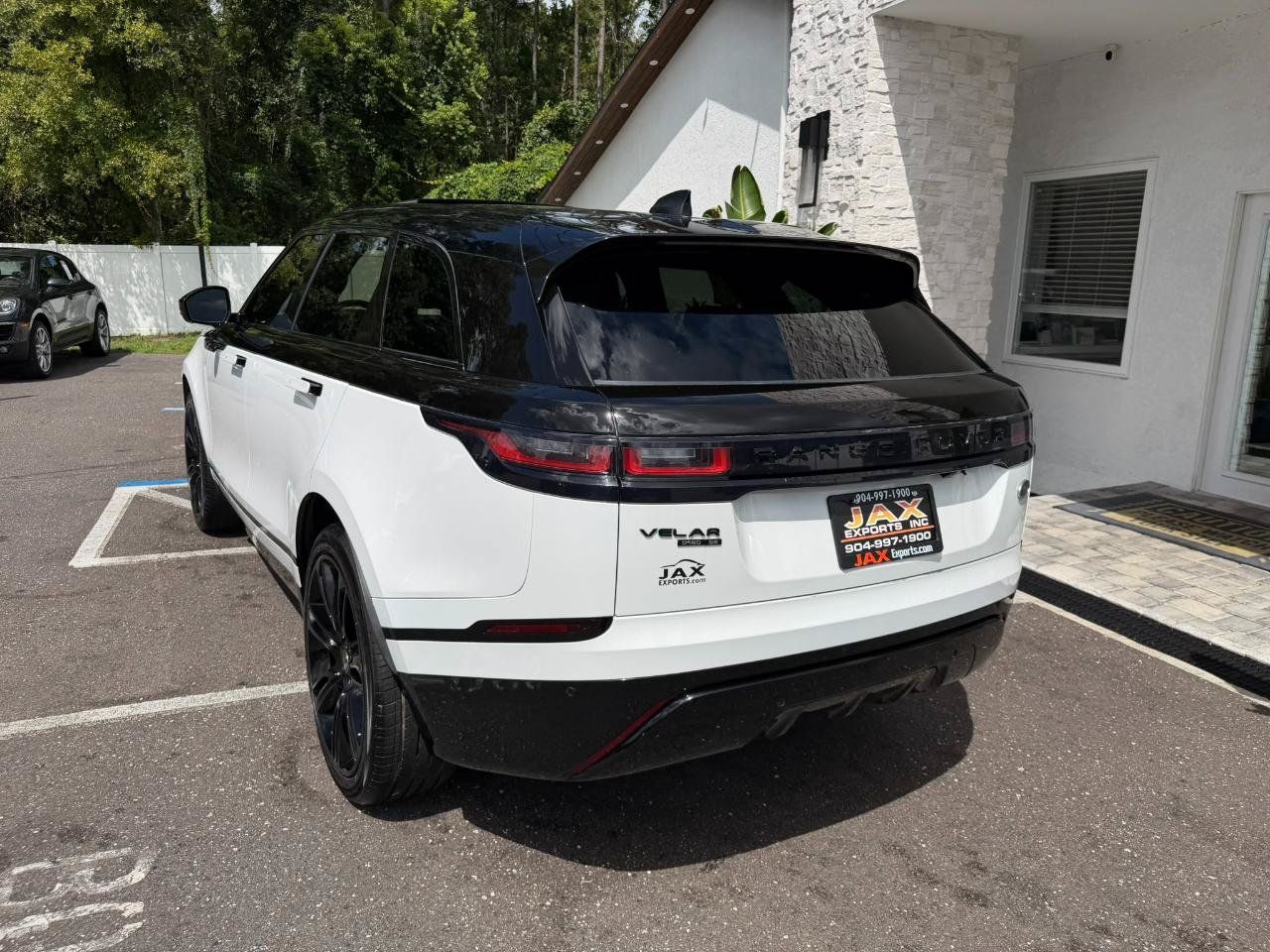 Used 2018 Land Rover Range Rover Velar R-Dynamic SE AWD/4WD image 12