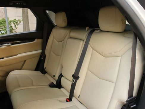 Used 2018 Cadillac XT5 AWD image 19