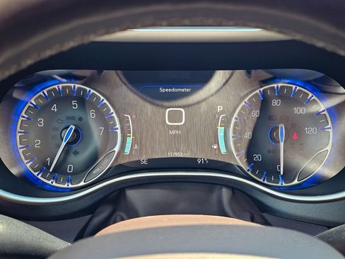 Used 2020 Chrysler Pacifica Touring-L Plus FWD image 15