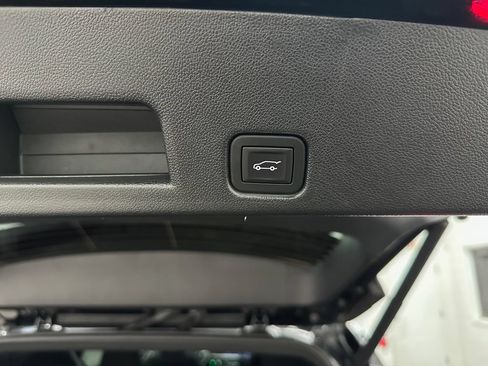 Used 2025 Chevrolet Traverse LT AWD/4WD image 34