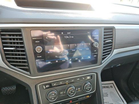 Used 2021 Volkswagen Atlas SE image 24