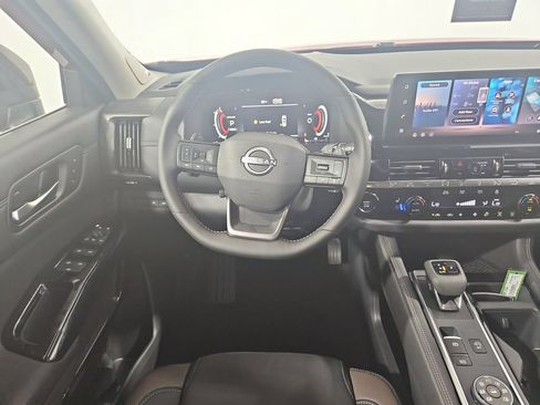 New 2026 Nissan Pathfinder Platinum AWD/4WD image 14