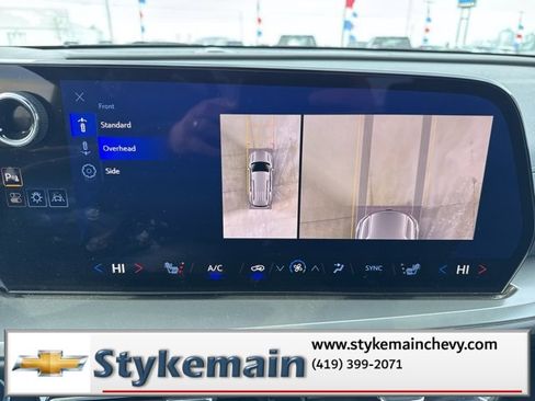 Used 2024 Chevrolet Traverse LT image 39