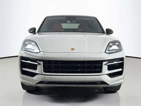 Used 2024 Porsche Cayenne Coupe AWD/4WD image 2