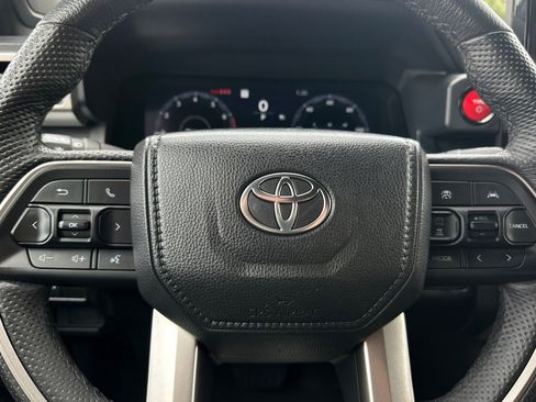 Used 2025 Toyota Tacoma TRD Off-Road w/ TRD Off Road Premium Package AWD/4WD image 21