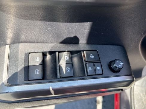 Used 2020 Toyota Tacoma SR5 image 17