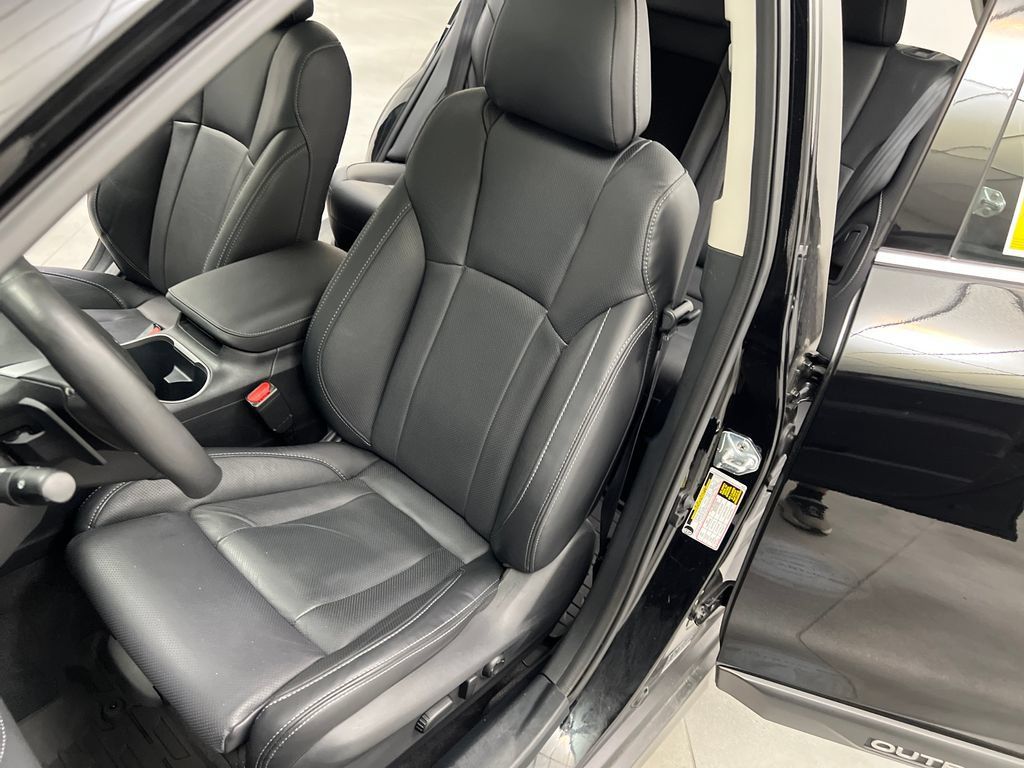 Used 2025 Subaru Outback Touring XT AWD/4WD image 11