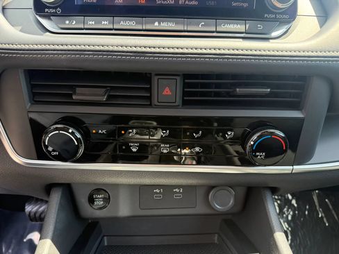 Used 2024 Nissan Rogue S AWD/4WD image 18