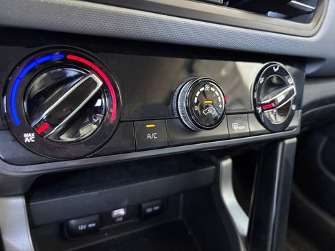 Used 2025 Kia Seltos LX image 19