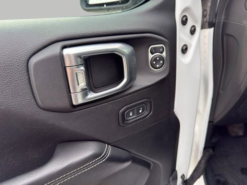 Used 2020 Jeep Gladiator Overland AWD/4WD image 10