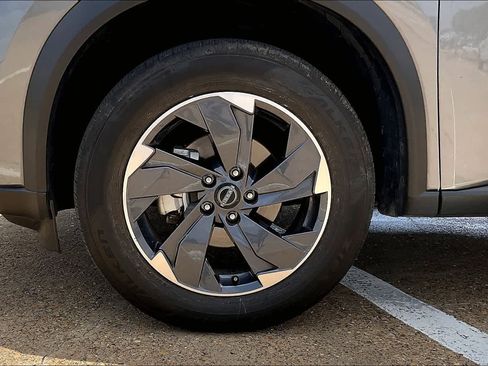 Used 2025 Nissan Rogue SV FWD image 7
