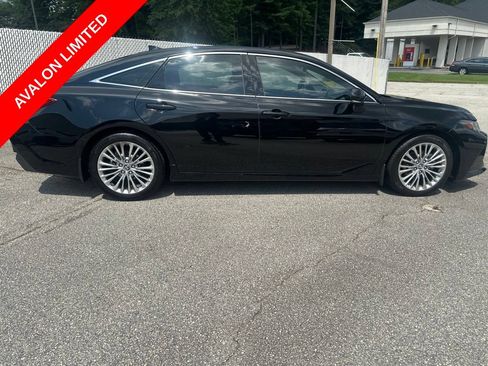 Certified 2019 Toyota Avalon Limited w/ Advanced Safety Package FWD image 8