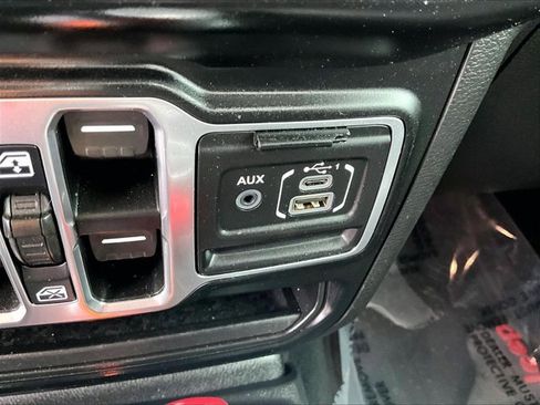 Used 2022 Jeep Gladiator Overland w/ Popular Equipment Package AWD/4WD image 25