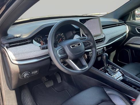 Used 2024 Jeep Compass Latitude AWD/4WD image 17