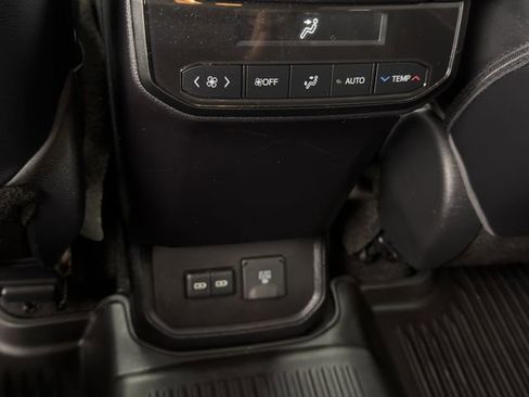Used 2023 Toyota Highlander Limited AWD/4WD image 30