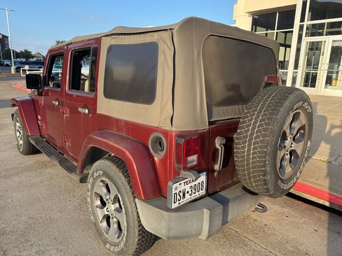 Used 2007 Jeep Wrangler Unlimited Sahara w/ Dual Top Group image 7