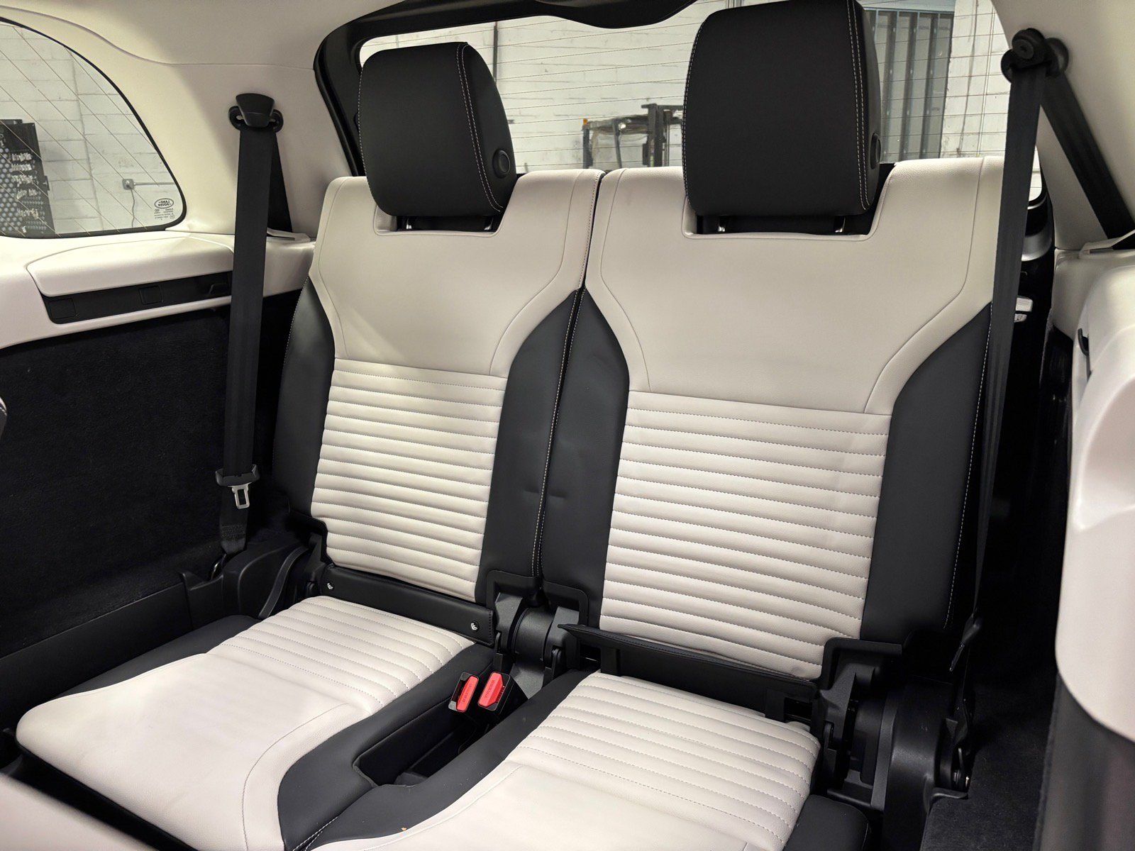 New 2025 Land Rover Discovery S AWD/4WD image 27