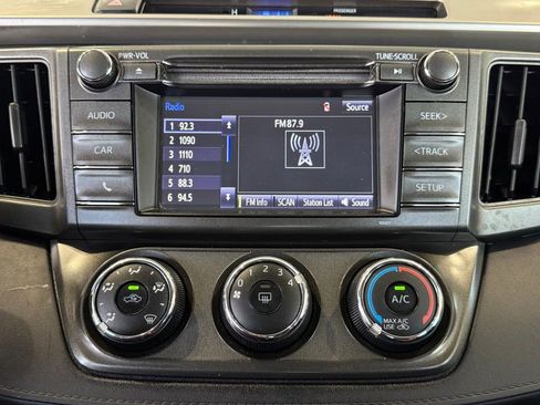 Used 2014 Toyota RAV4 LE image 27