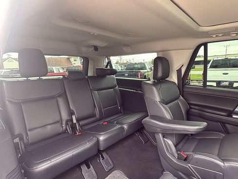 Used 2025 Ford Expedition Max Platinum w/ Driver's Package AWD/4WD image 18
