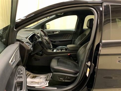Used 2020 Ford Edge ST-Line w/ Cold Weather Package image 30