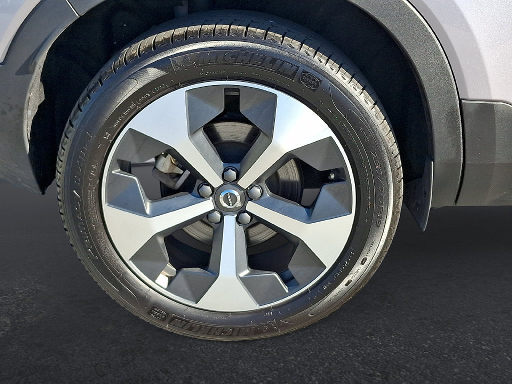 Certified 2026 Volvo XC40 B5 Plus AWD/4WD image 33