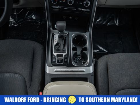 Used 2023 Kia Carnival LX image 24