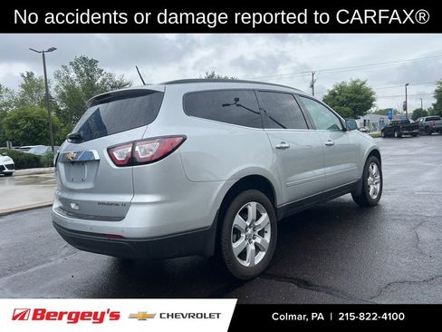 Used 2016 Chevrolet Traverse LT w/ Style and Technology Package FWD image 2