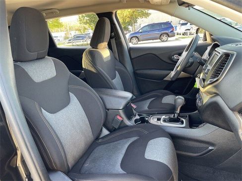 Used 2018 Jeep Cherokee Latitude image 22