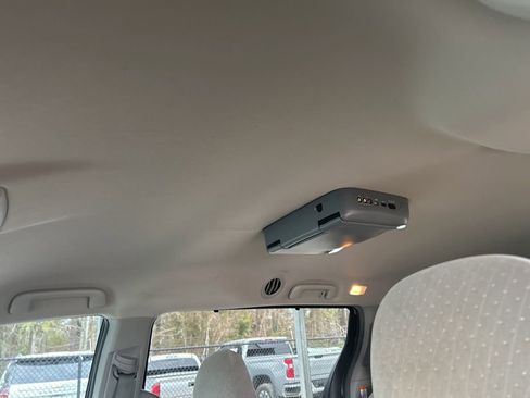 Used 2017 Toyota Sienna LE image 5