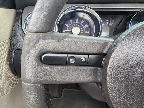 Used 2010 Ford Mustang Convertible RWD image 34