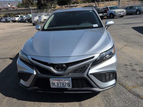 Used 2021 Toyota Camry SE w/ Convenience Package FWD image 2