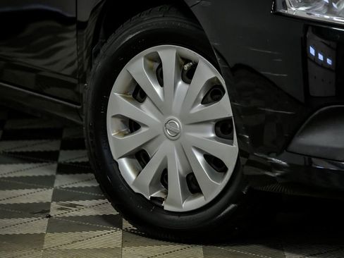 Used 2016 Nissan Versa SV w/ SV Tech Package FWD image 3