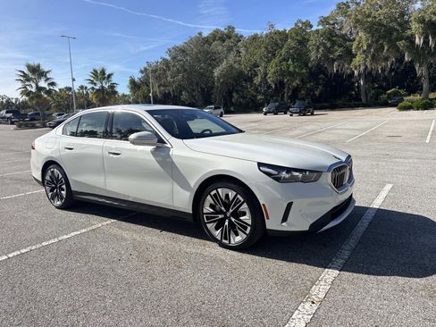 New 2026 BMW 530i w/ Premium Package image 2