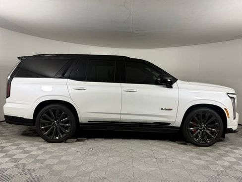 Used 2025 Cadillac Escalade V AWD/4WD image 9