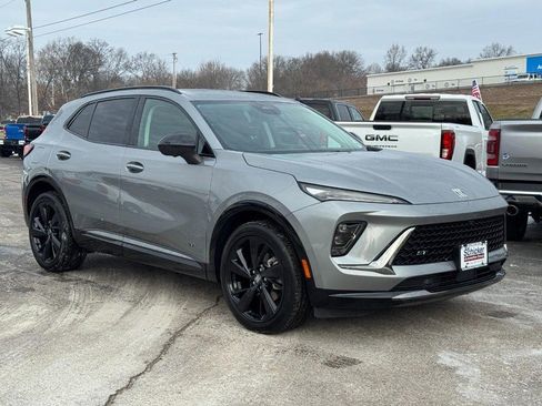 Used 2024 Buick Envision Sport Touring image 2