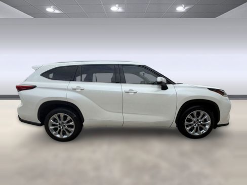 Used 2021 Toyota Highlander Limited FWD image 7
