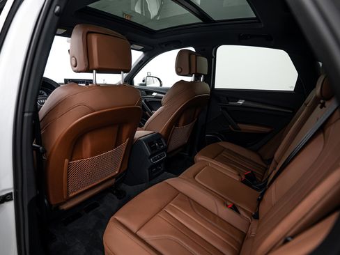Certified 2025 Audi Q5 2.0T Premium Plus image 15