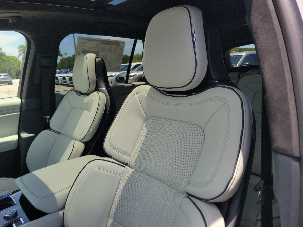 New 2026 Lincoln Aviator Black Label w/ Black Label Special Edition AWD/4WD image 18