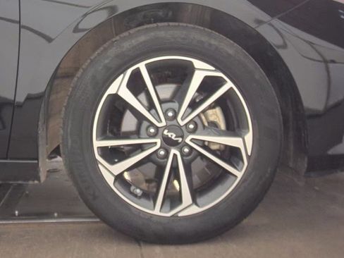 Used 2024 Kia Forte LXS w/ LXS Technology Package FWD image 17