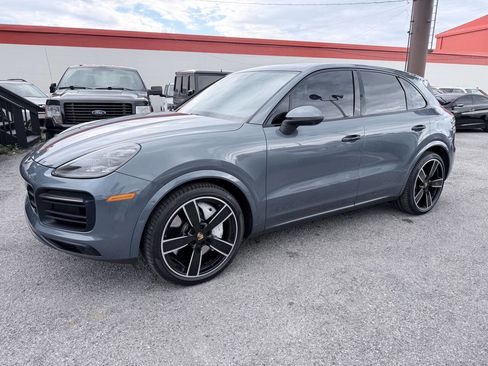 Used 2019 Porsche Cayenne S AWD/4WD image 2