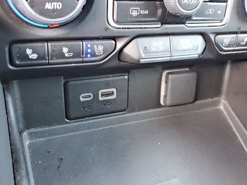 Used 2023 Chevrolet Suburban Premier image 31